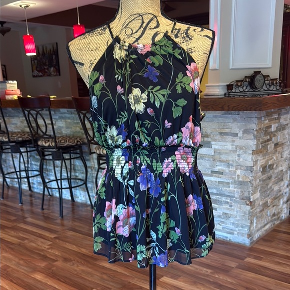 Express Tops - Express size medium floral top with cinched waist and keyhole closure